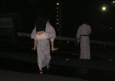 �����ɏP���ă��^�C�A���Ĕw���o���Ă�l�P��