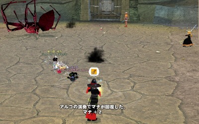 よく見ると戦ってる人の方が少ない