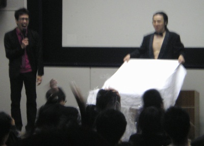 �e�[�u���N���X�����H